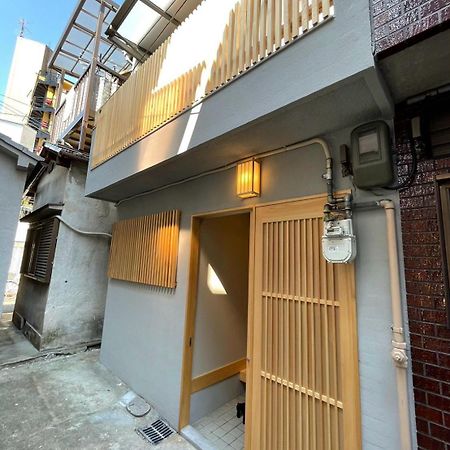 אוסקה Tamatsukan 玉津館, Kansai Airport 關西空港 57 Mins, Namba 6 Mins, Nihonbashi 4 Mins, Universal Studio 37 Mins, Nara 30 Mins, Walk Jr Tsuruhashi 7 Mins, Early Check In מראה חיצוני תמונה